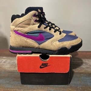 Vintage Nike Caldera boots